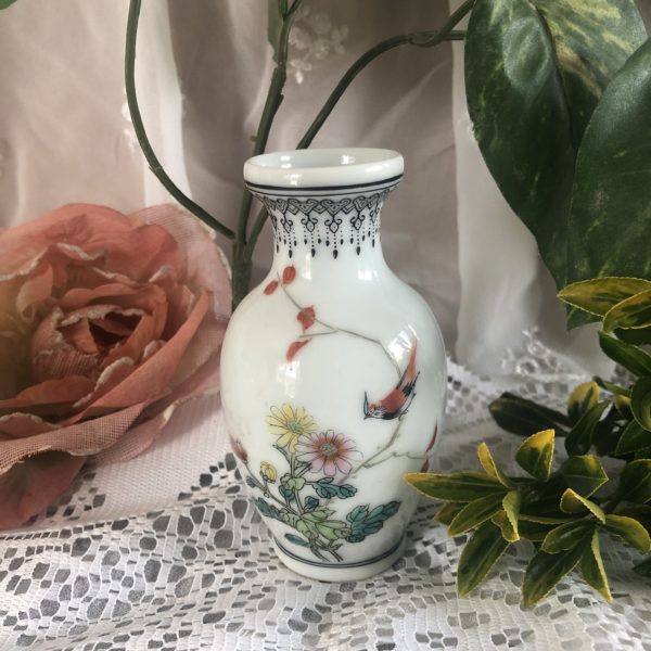 Petit vase en porcelaine chinoise