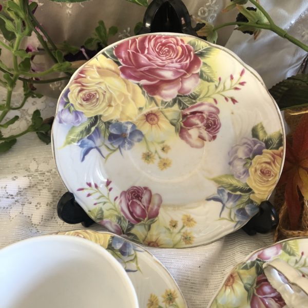 Tasses avec sous tasses en porcelaine décor fleurs – Image 6