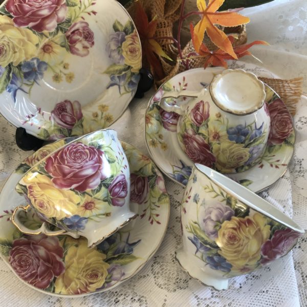 Tasses avec sous tasses en porcelaine décor fleurs – Image 2