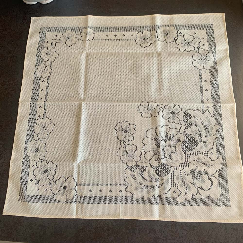 Nappe dentelle ovale et serviettes