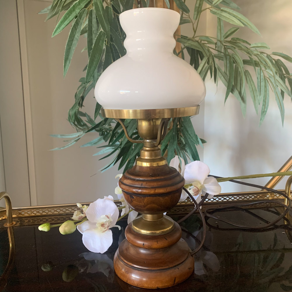 Lampe en bois et opaline