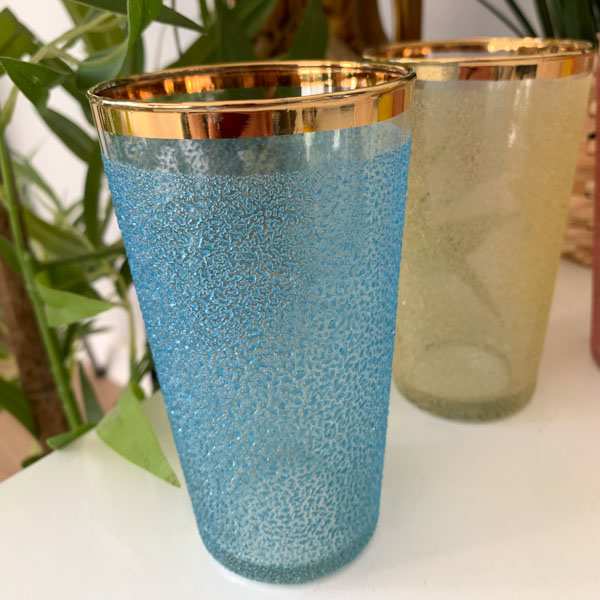 Verres a orangeade en couleur effet granité. Années 60