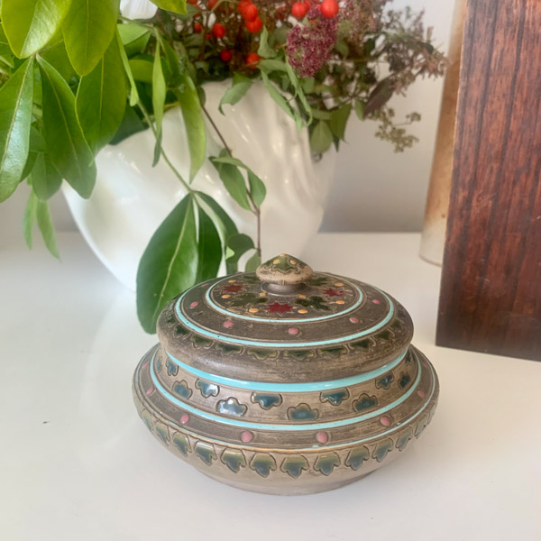 Boîte en faïence de Sarreguemines