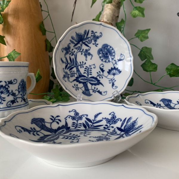 Tasse et assiettes Zwiebelmuster