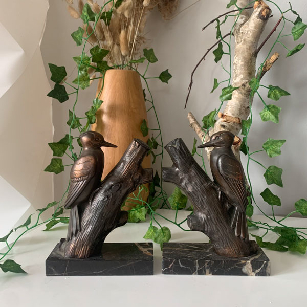 Paire de serre-livres en régule