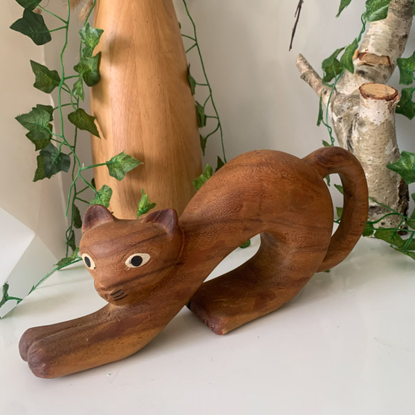 Chat en bois sculpté vintage
