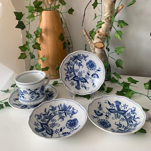 Tasse et assiettes Zwiebelmuster