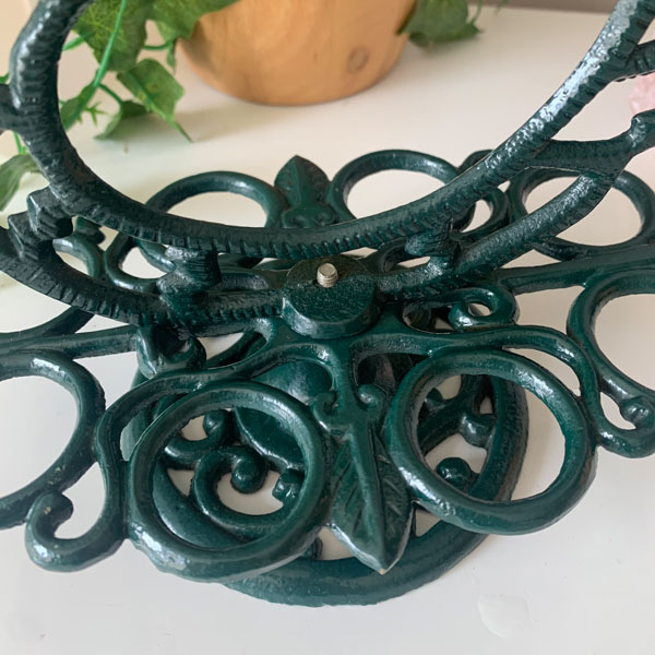 Présentoir a oeufs vintage en fonte peinte vert