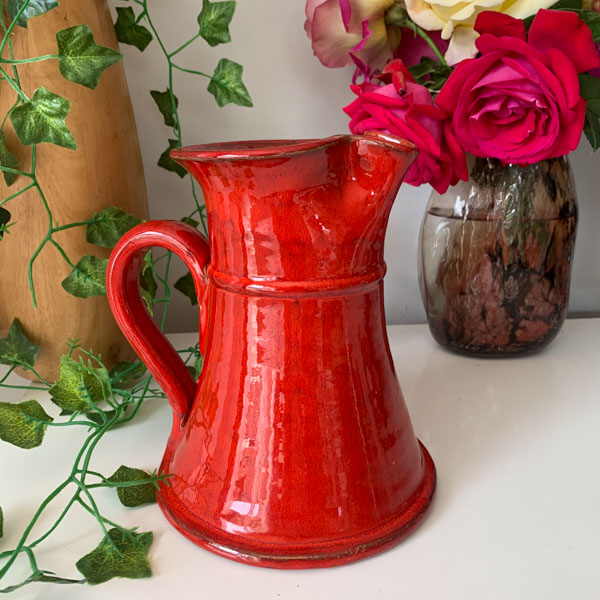 Pichet vintage en terre vernissée rouge